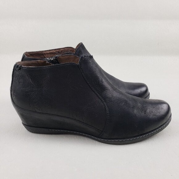 Dansko Luann Wedge Ankle Boot Womens 9.5-10 40 EU Black Leather Floral Side Zip - Picture 3 of 13